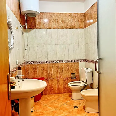 Emperius Rentroom Apartment *